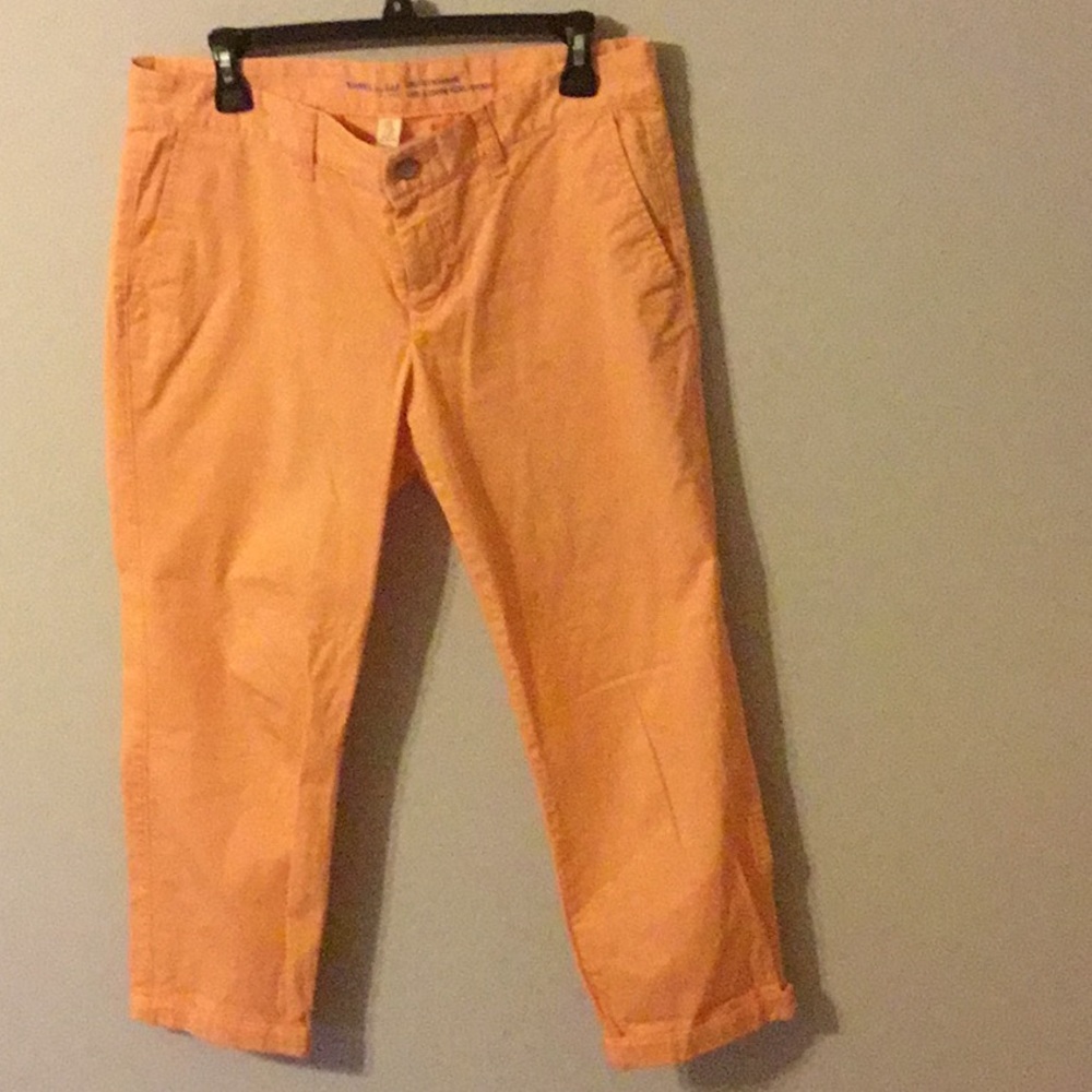 Gap girlfriend khaki capris size 6